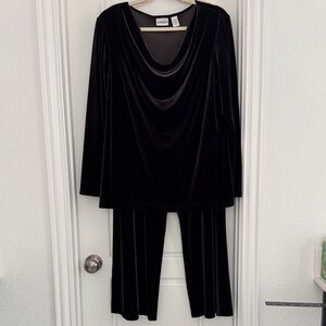 Chico's Velvet top and pants Gorgeous. Like New ⚠️ Sz 2 short pants; Sz 3 top ⚠️
